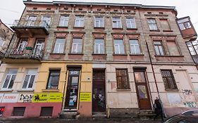 Квартира у Львові біля Залізничного вокзалу на вулиці Марка Вовчка 8